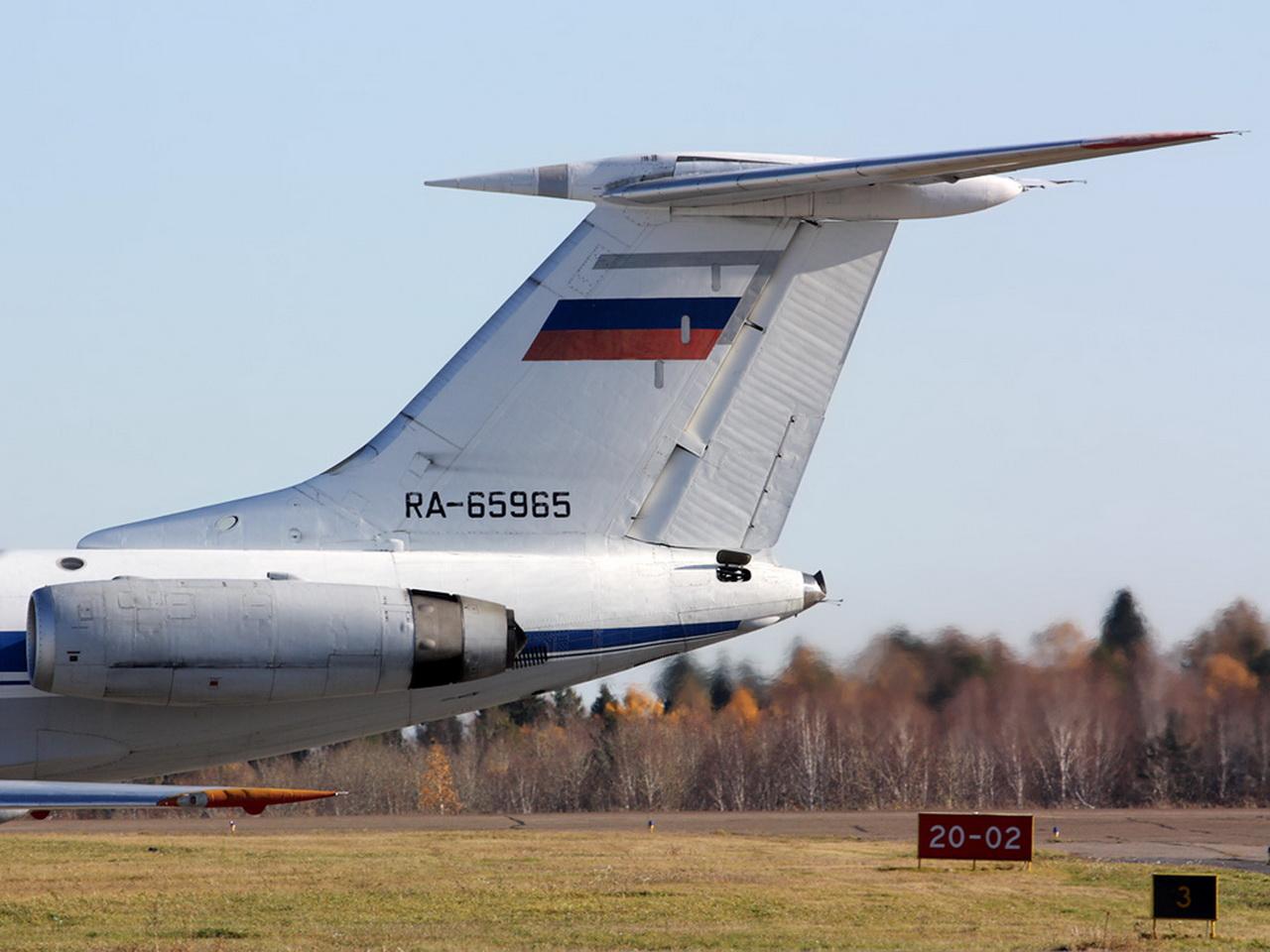 обои Хвостовая часть самолета Ту-134 фото