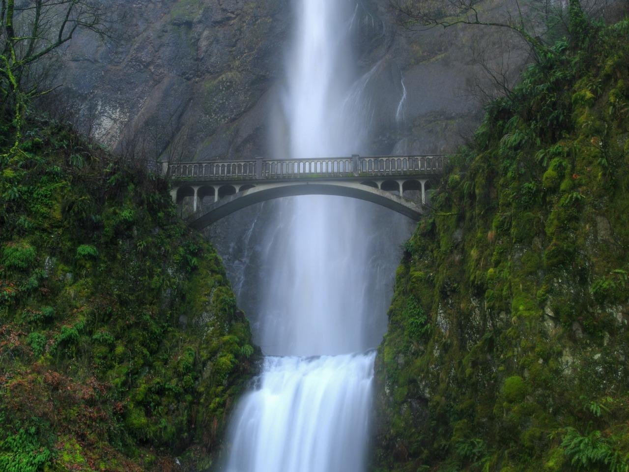 обои Мост и водопад фото