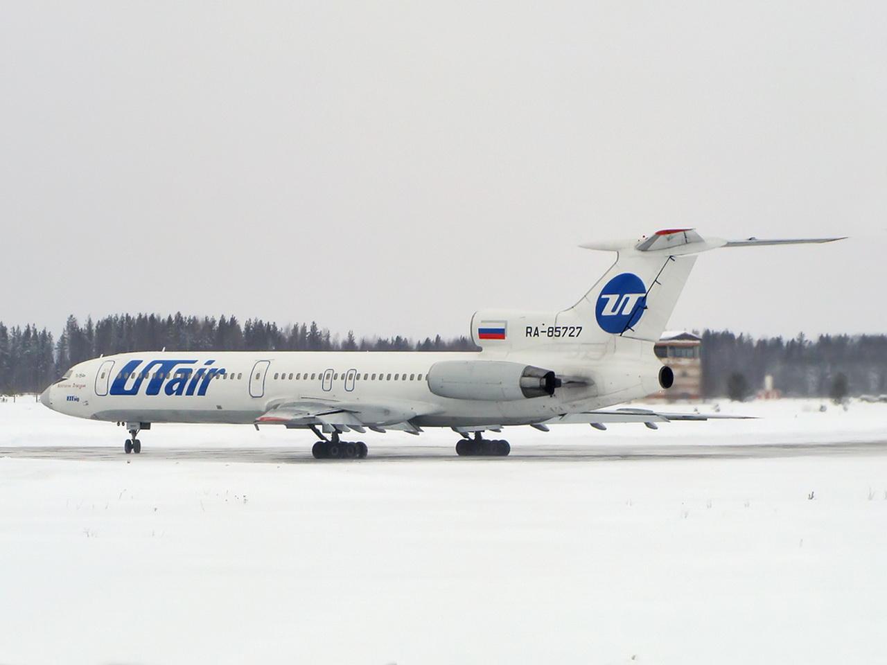 обои Белый самолет и белый снег фото