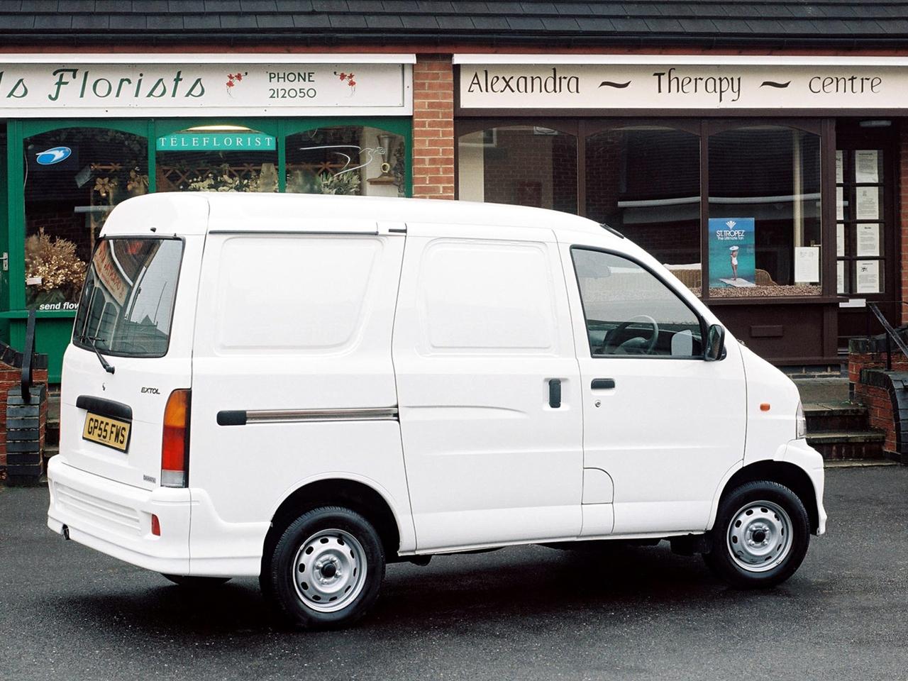 обои Daihatsu Extol Van сбоку фото