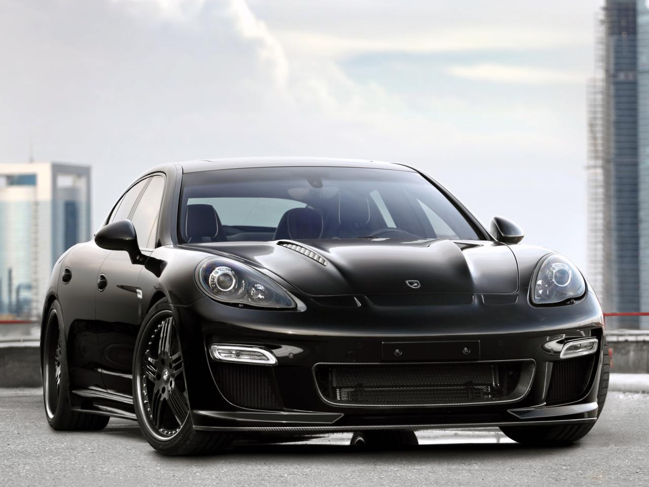 обои TopCar Porsche Panamera Stingray боком здания фото