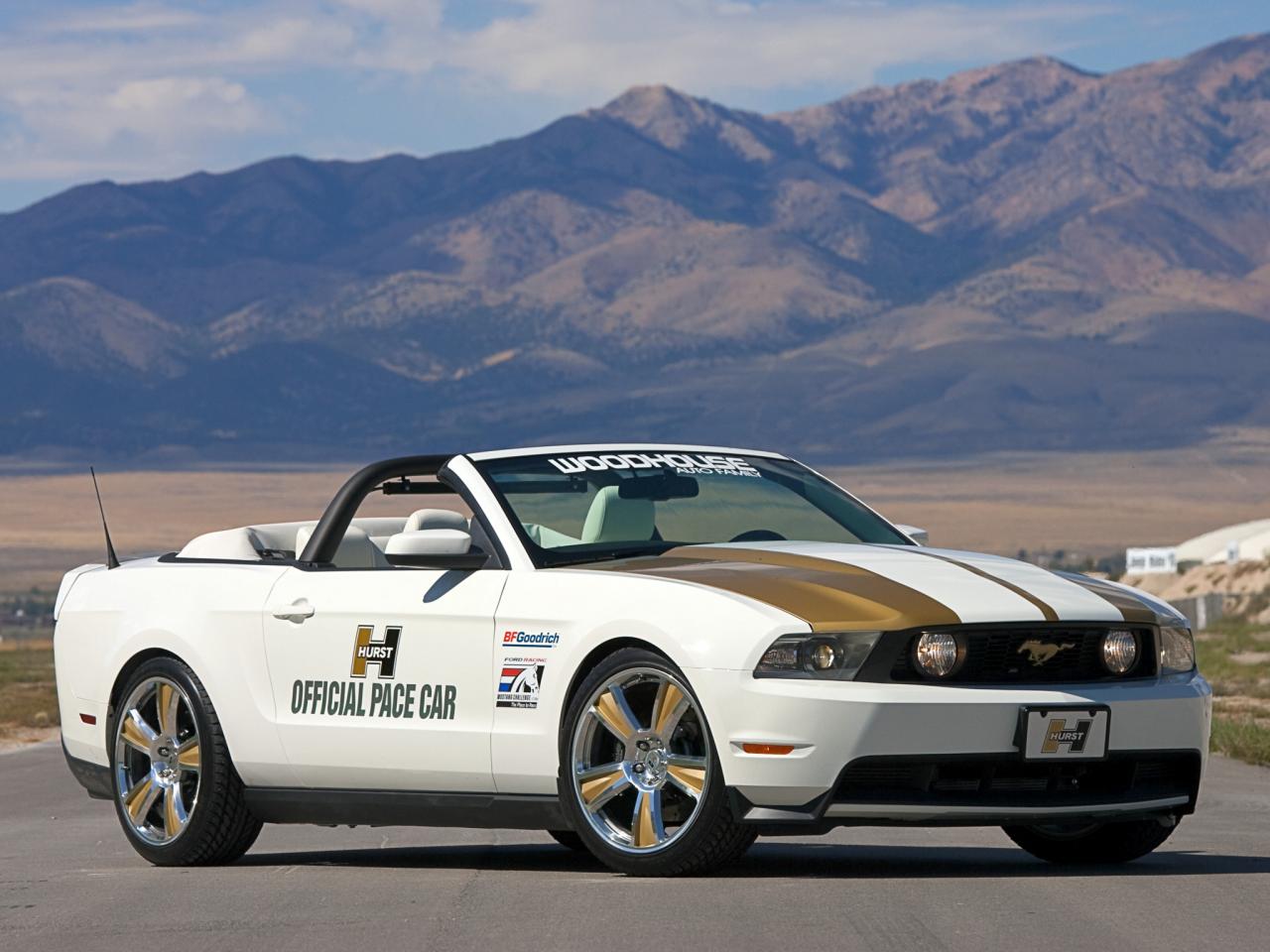 обои Hurst Mustang Convertible Pace Car горы фото