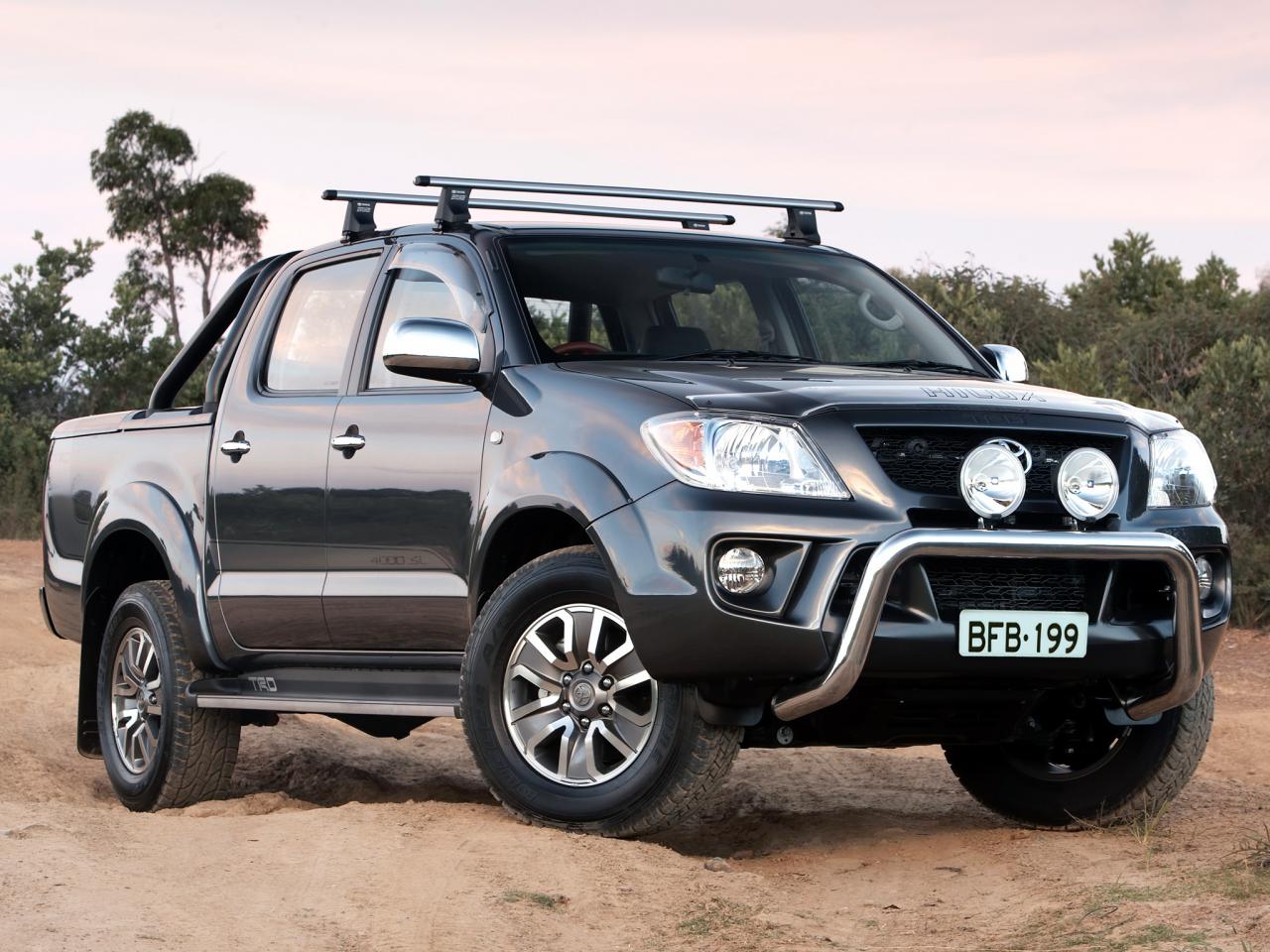 обои TRD Toyota Hilux черный фото