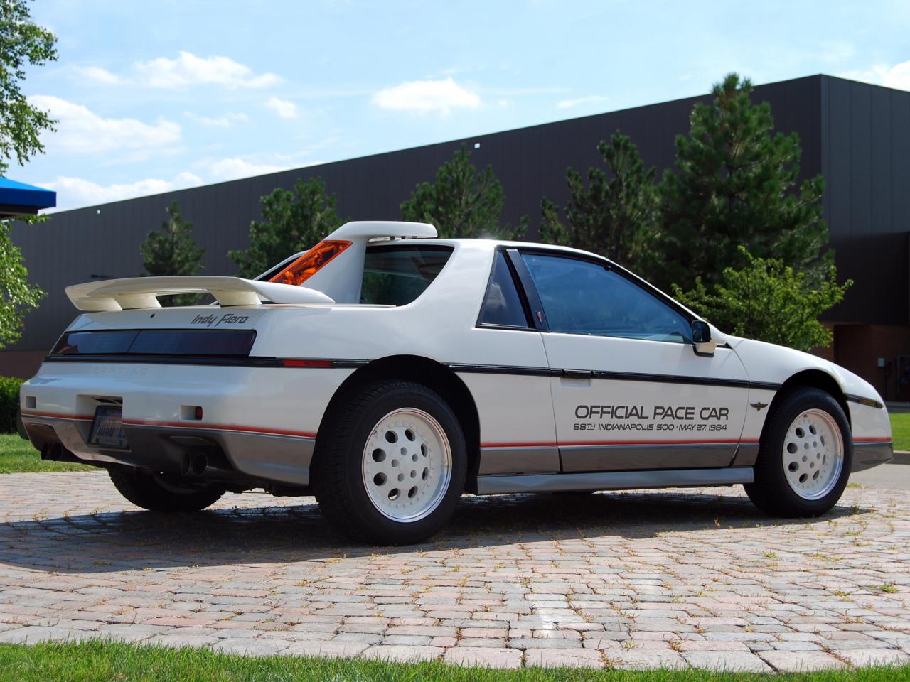 обои Pontiac Fiero Indy 500 Pace Car зад фото