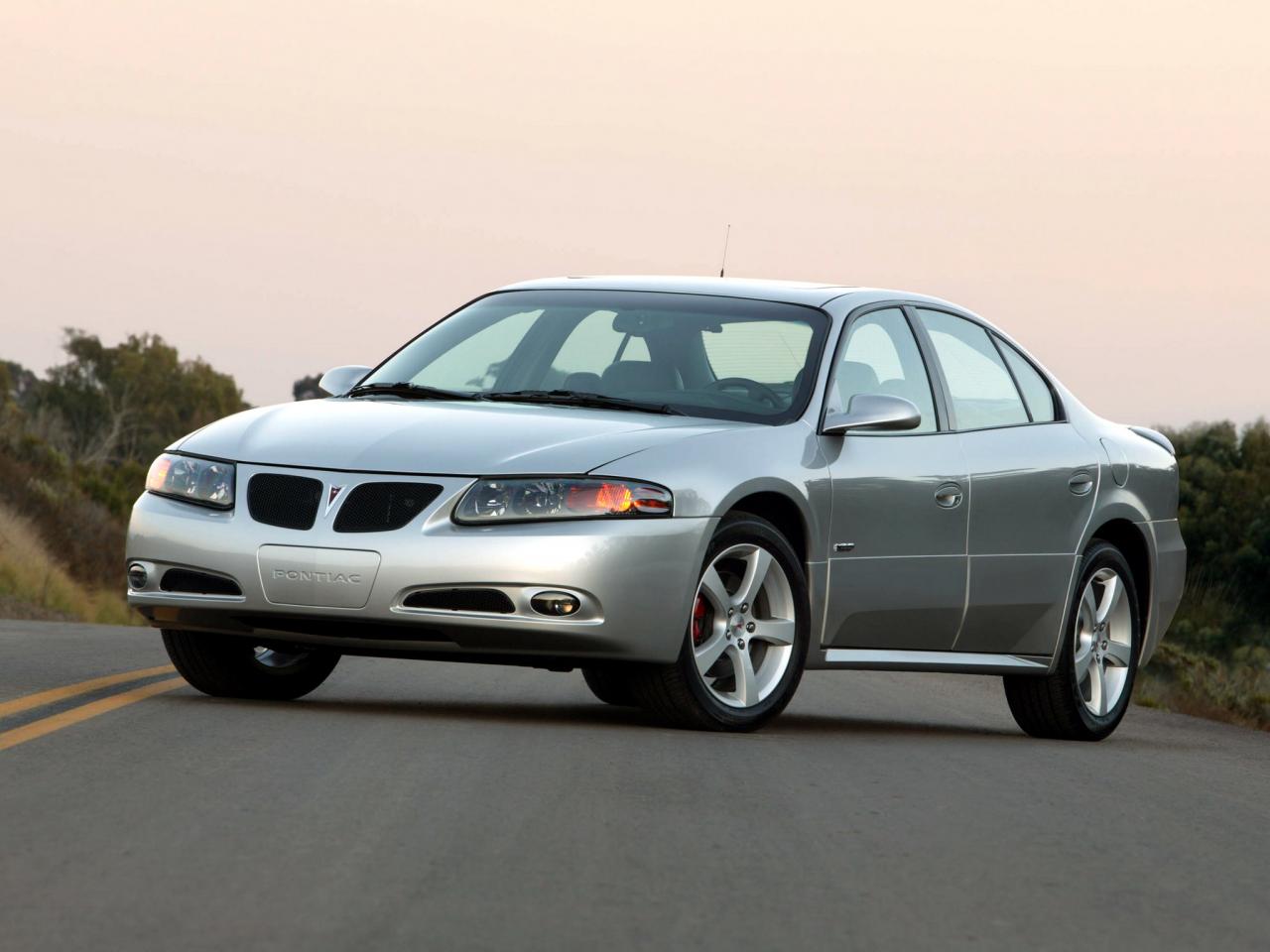 обои Pontiac Bonneville GXP 2004 остановился фото