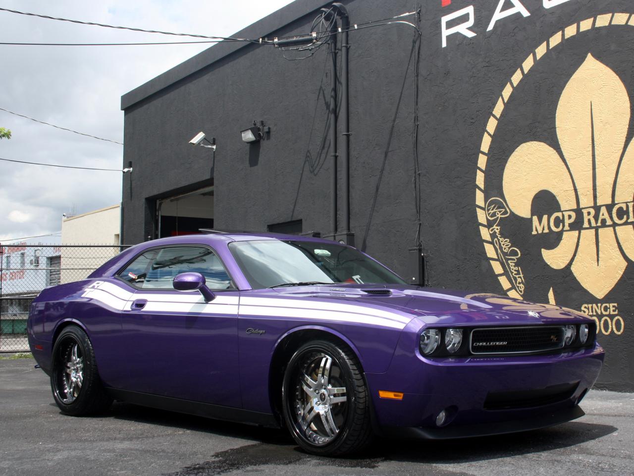 обои MCP Racing Dodge Challenger R-T бок фото