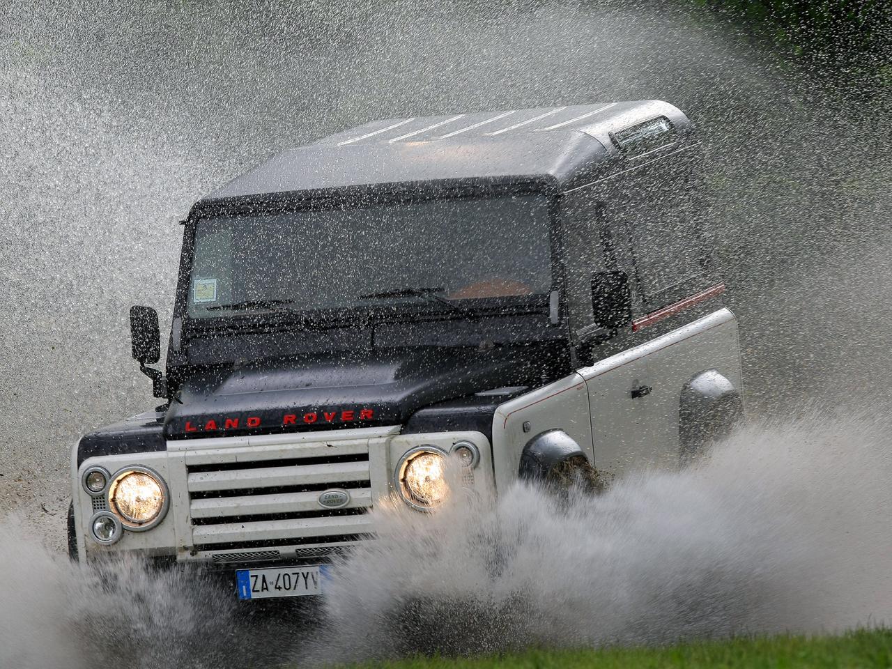 обои Aznom Land Rover Defender 90 вода фото