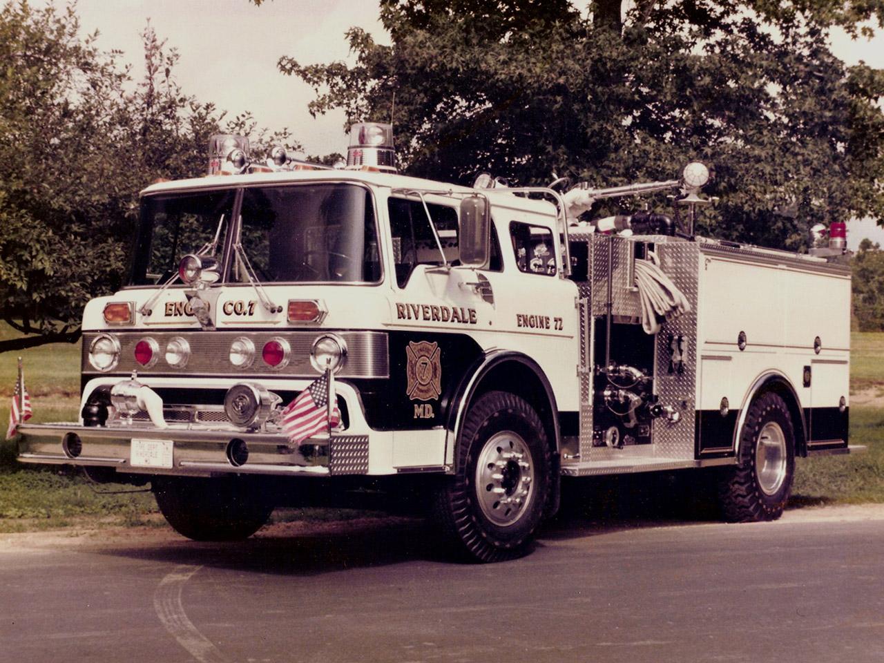 обои Ford С-8000 Firetruck бок фото