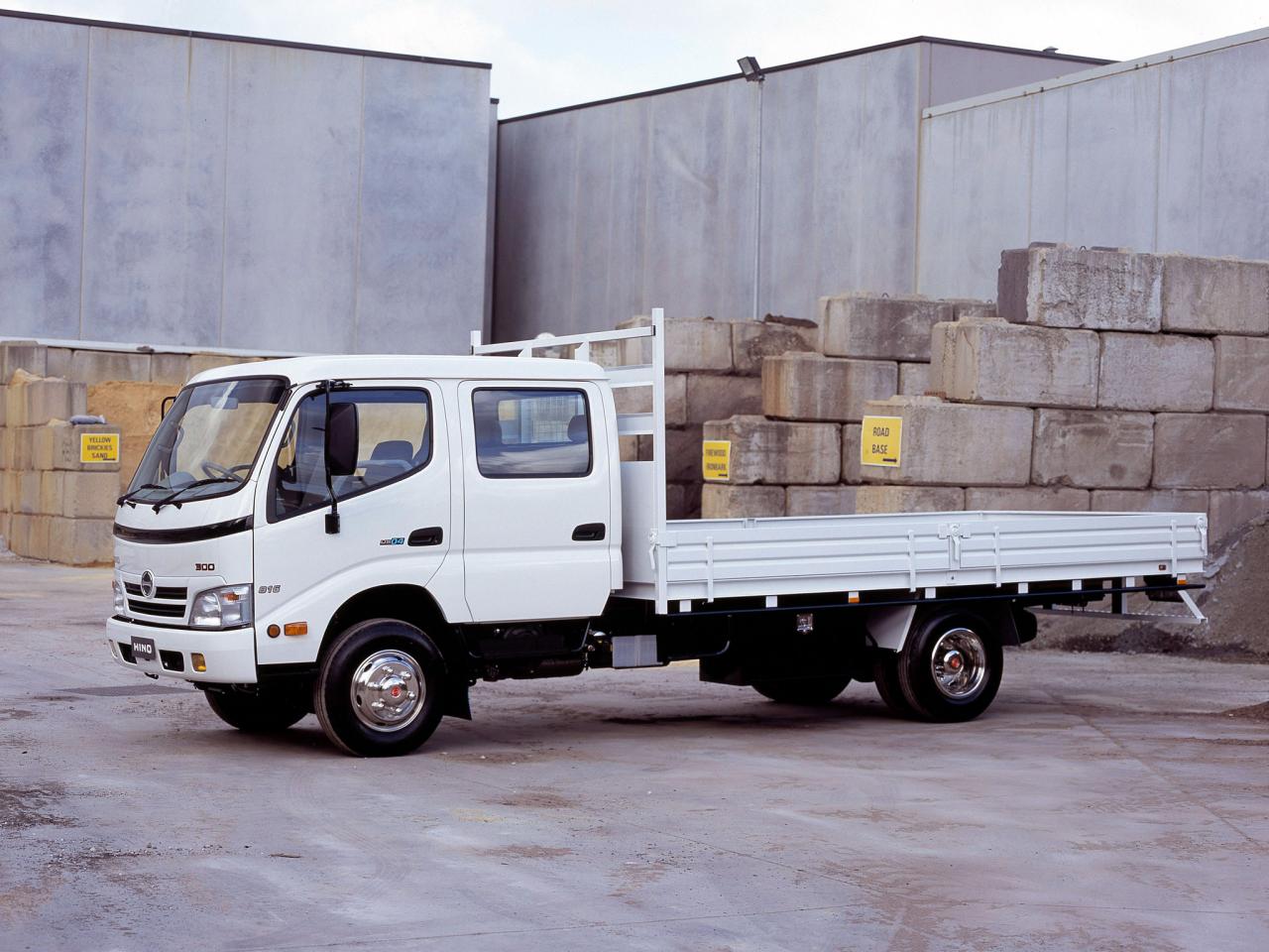 обои Hino 300-816 Crew Cab белый фото