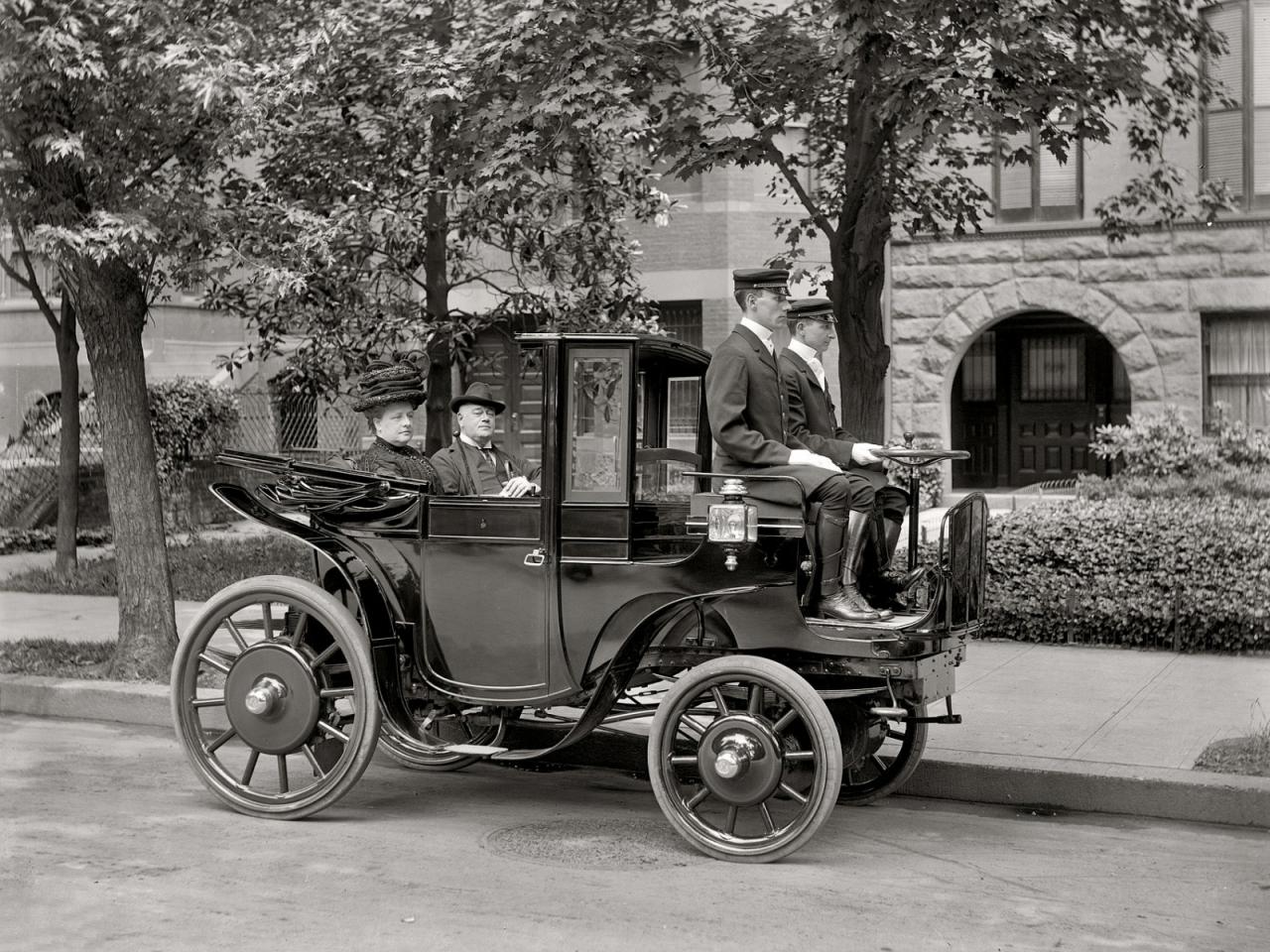 обои Krieger Electric Landaulet 1906 сбоку фото