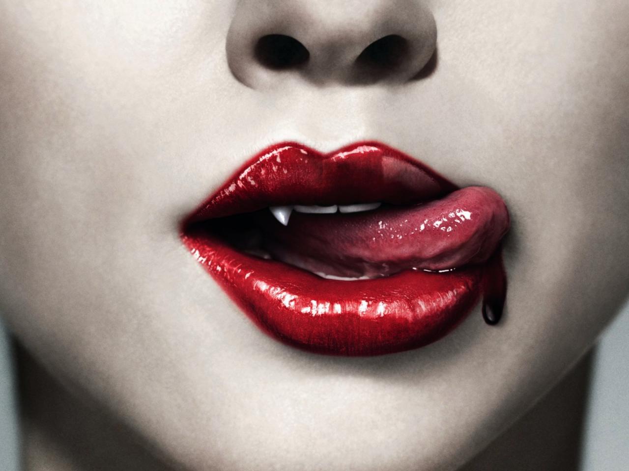 обои Ярко красные губы вампирши фото