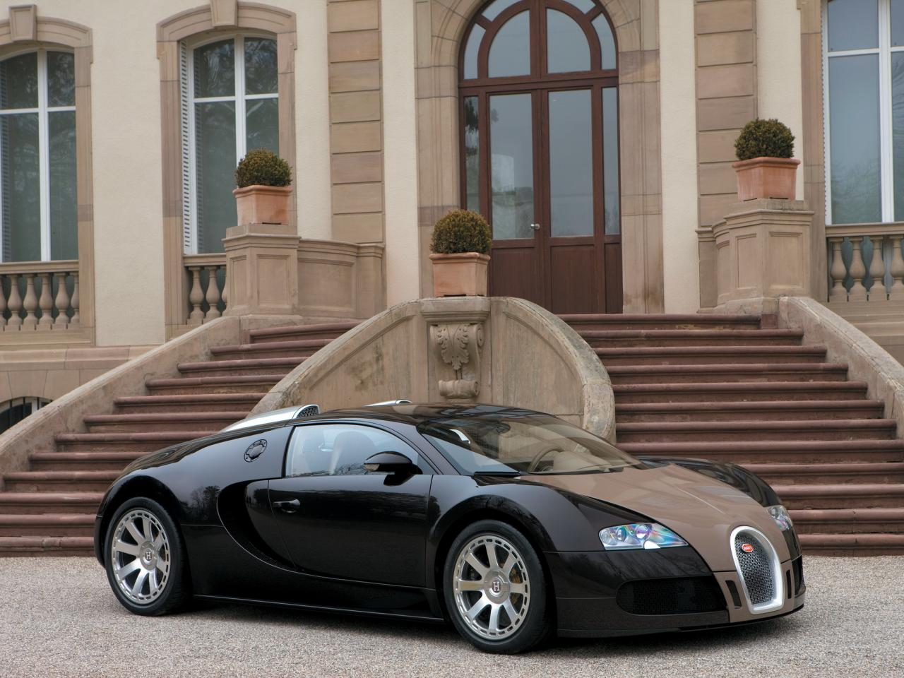 обои Bugatti Veyron Fbg Par Hermes 2008 у дома фото