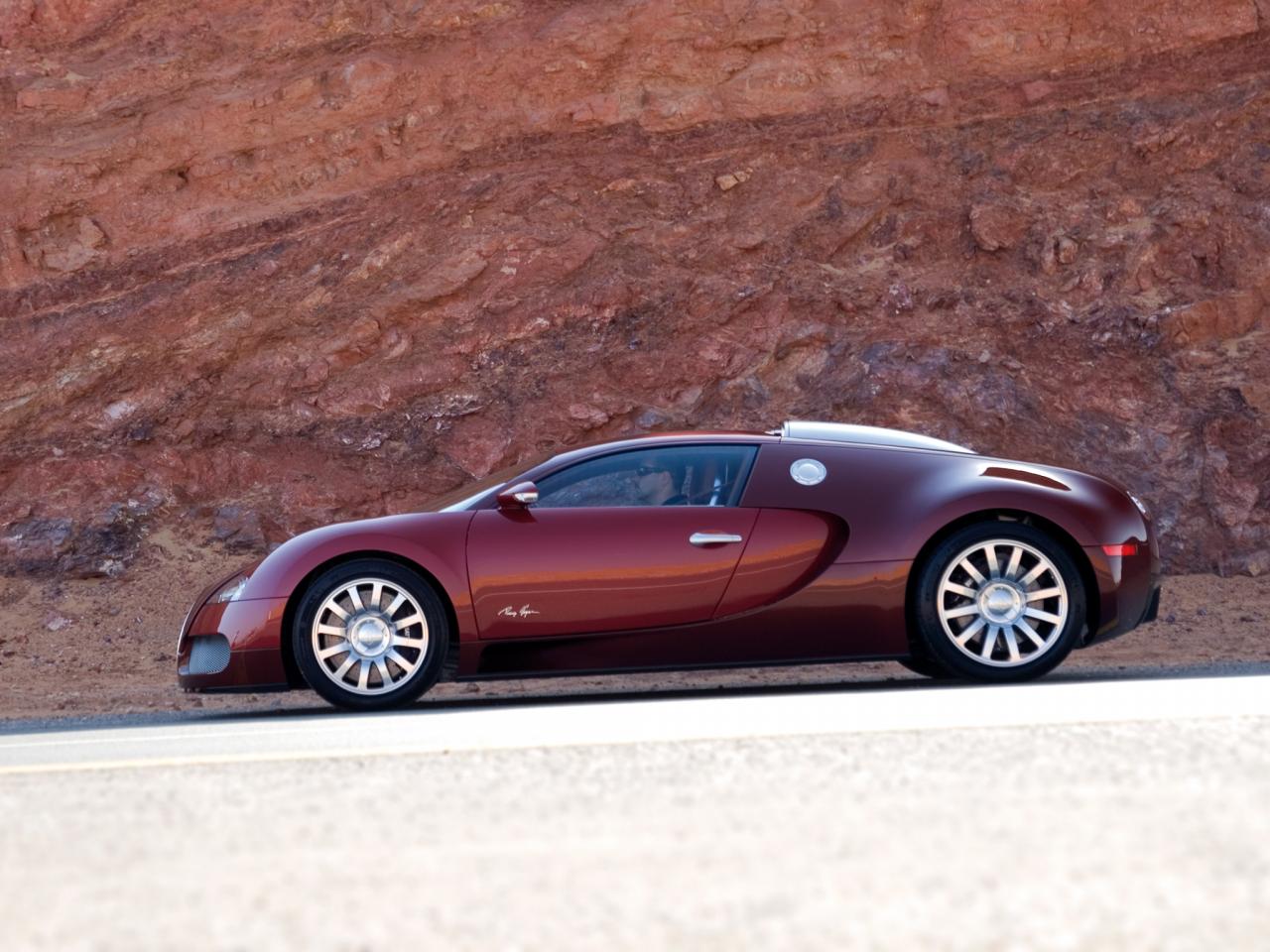 обои Bugatti Veyron 2005–11 у стены фото