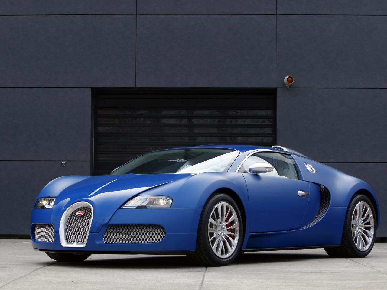 обои Bugatti Veyron Bleu Centenaire сбоку фото