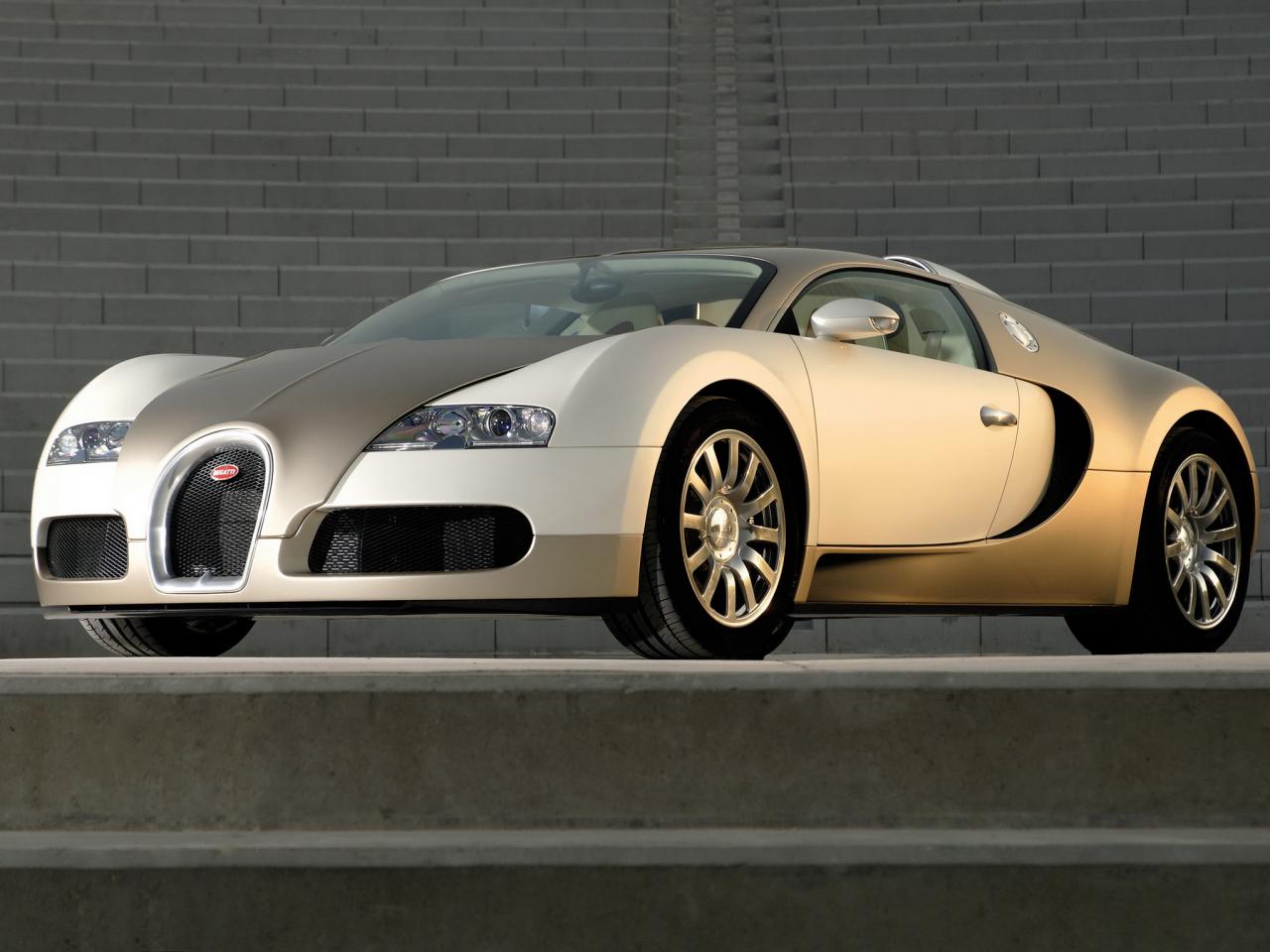 обои Bugatti Veyron Gold Edition перед фото