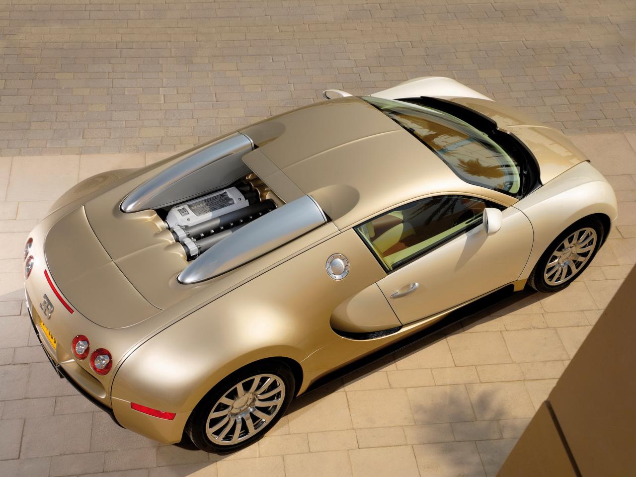 обои Bugatti Veyron Gold Edition сверху фото