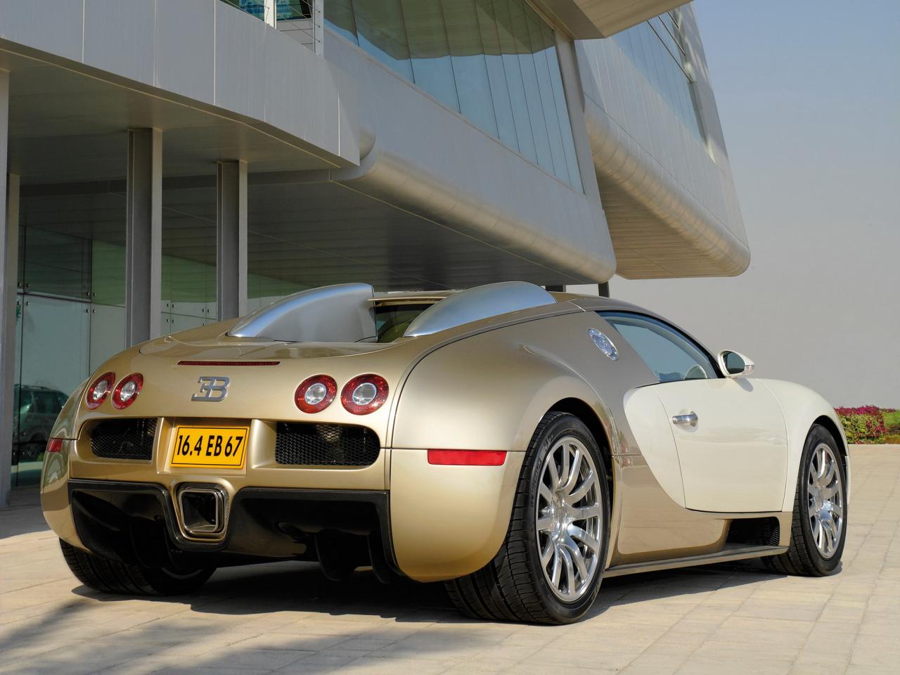 обои Bugatti Veyron Gold Edition сзади фото