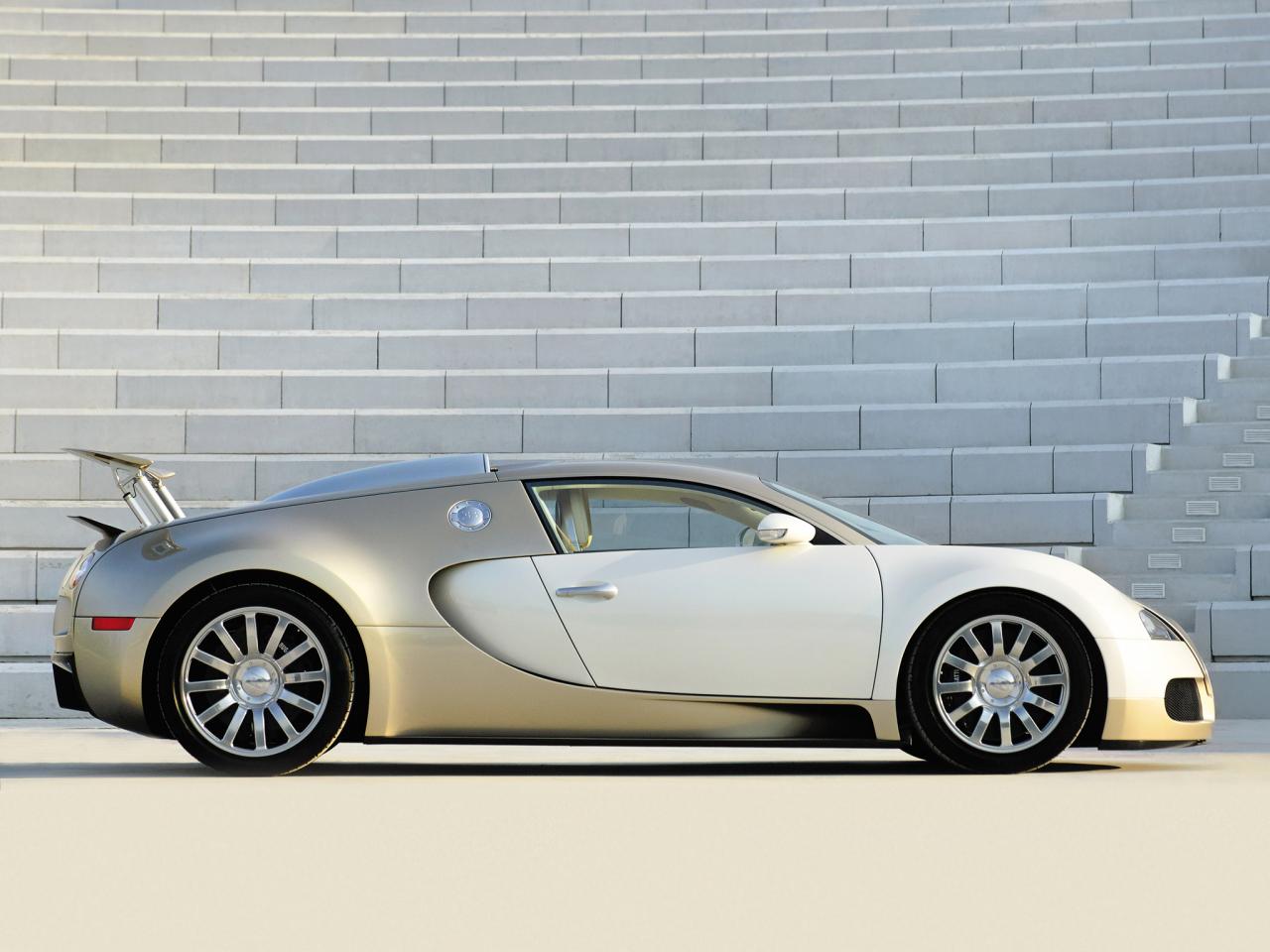 обои Bugatti Veyron Gold Edition ступеньки фото