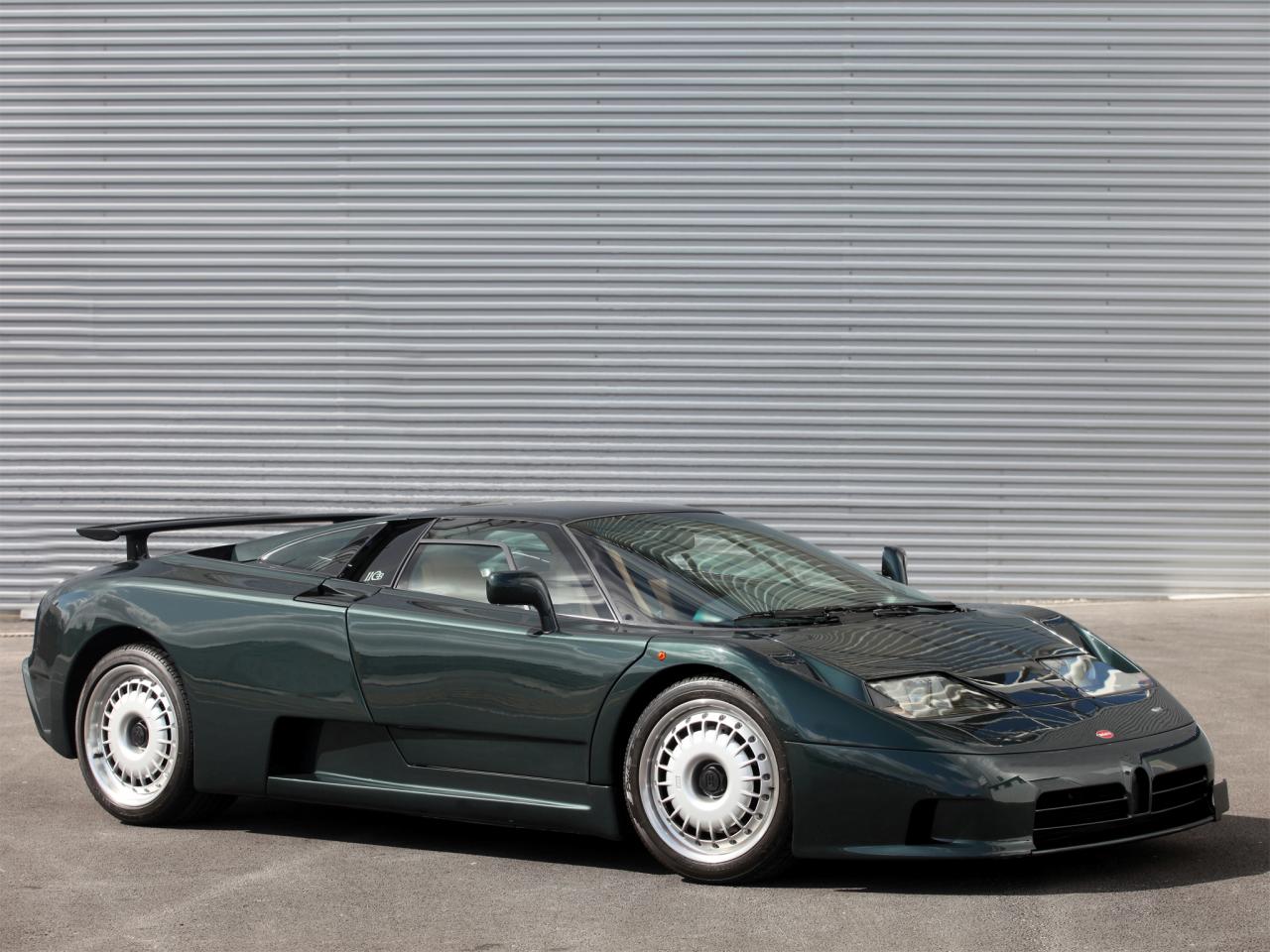 обои Bugatti EB110 GTсбоку фото