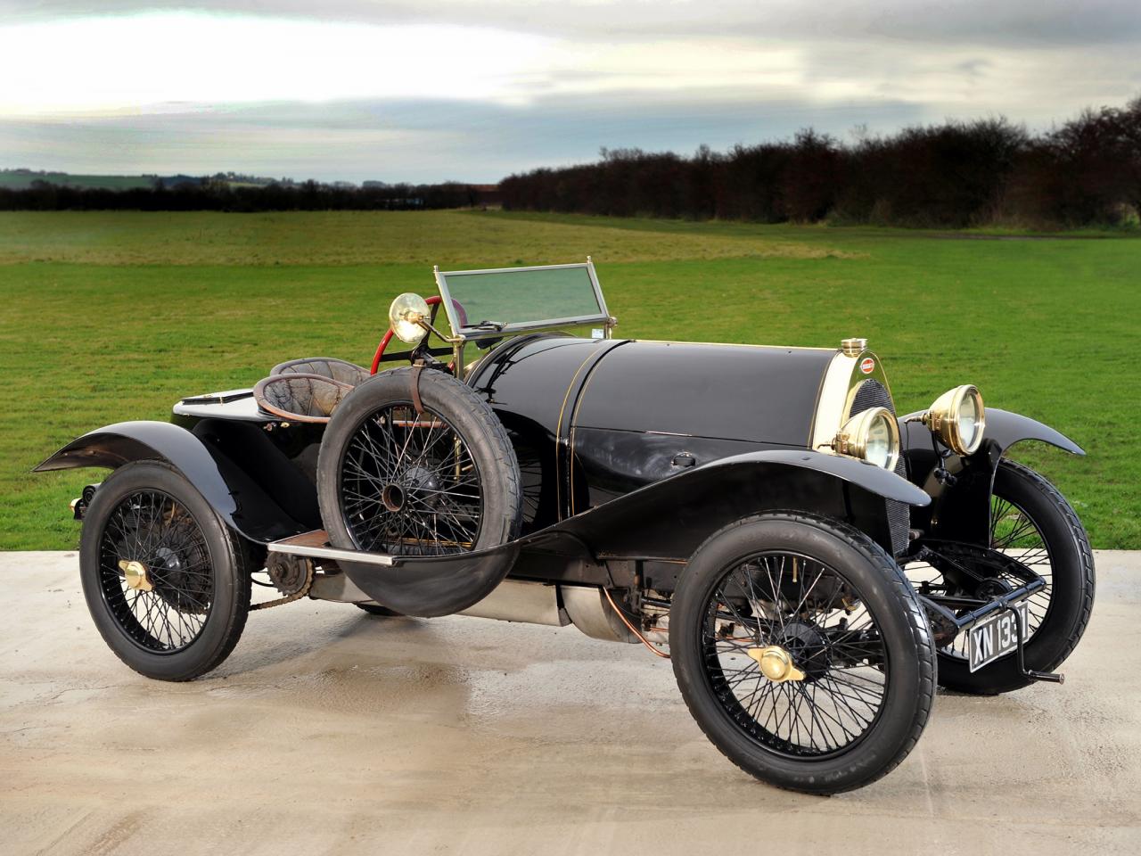 обои Bugatti Type 18 Black Bess бок фото