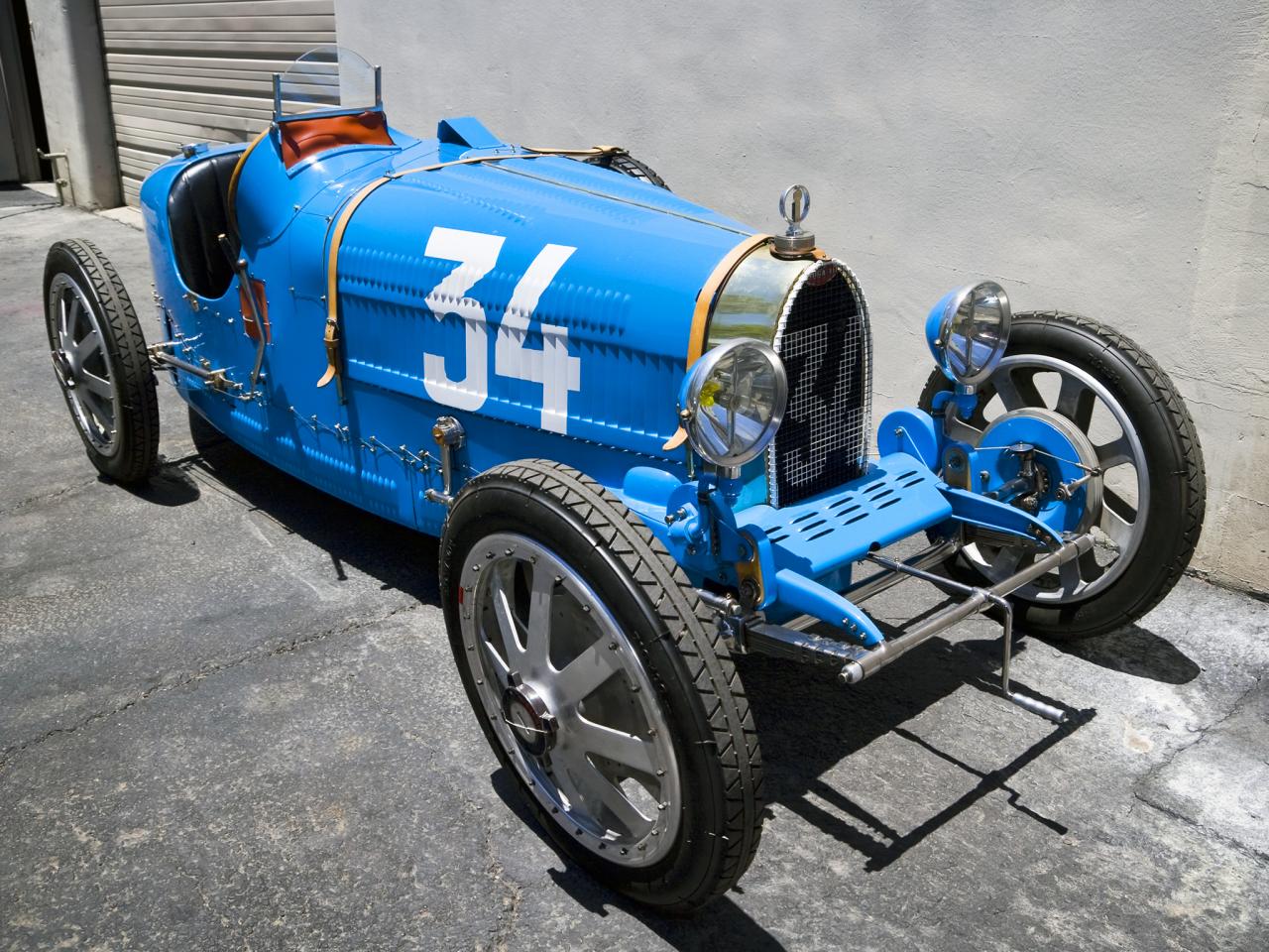 обои Bugatti Type 37A перед фото