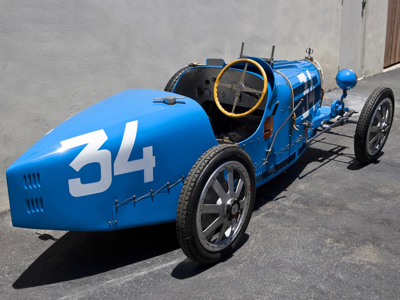 обои Bugatti Type 37A сбоку фото