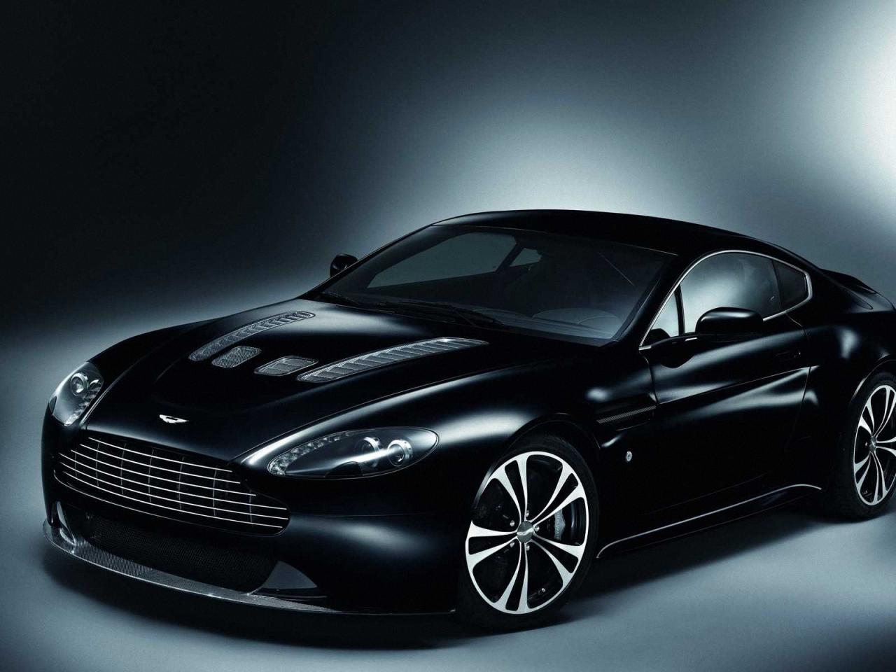 обои Чернее черного Aston Martin фото