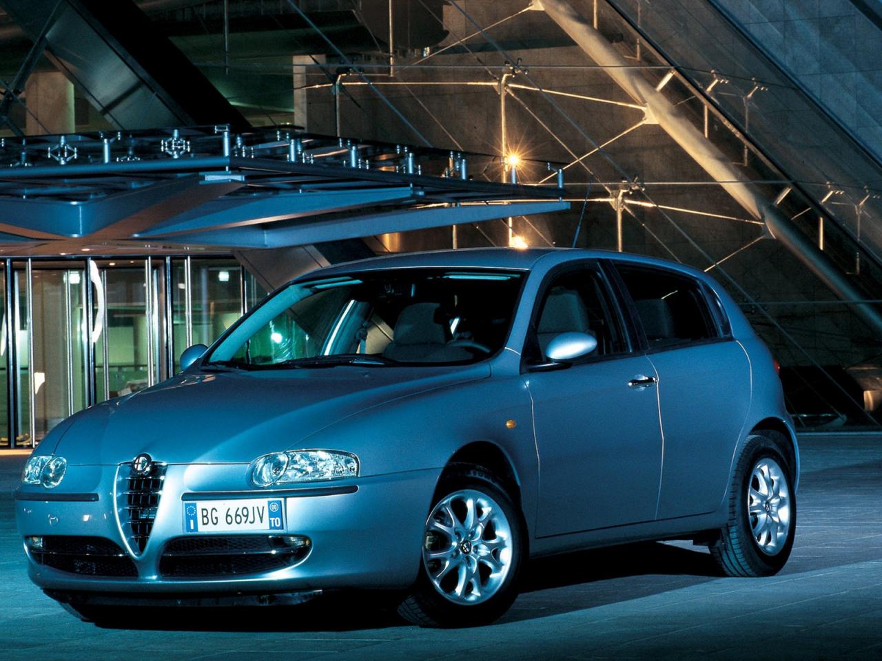 обои ALFA ROMEO 147 У КЛУБА фото