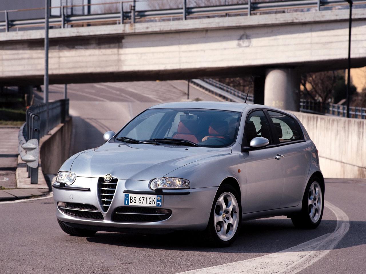 обои ALFA ROMEO 14 У САЛОНА фото