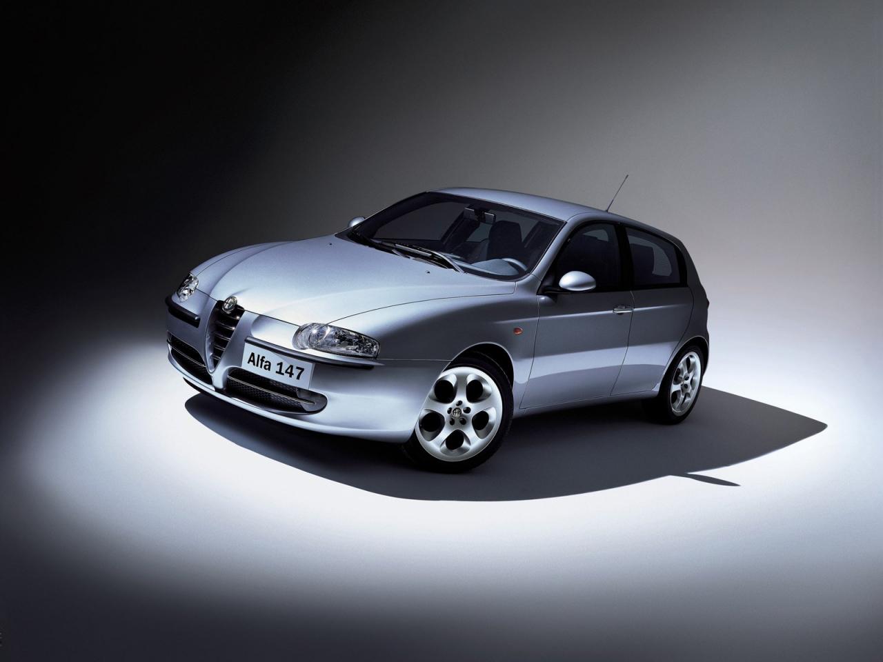 обои ALFA ROMEO 147 В СВЕТЕ фото