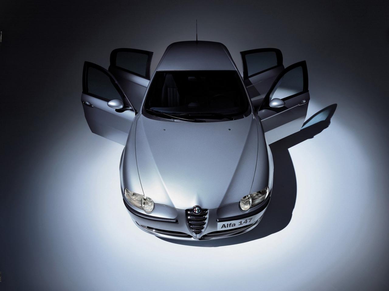 обои ALFA ROMEO 147 ДВЕРИ фото