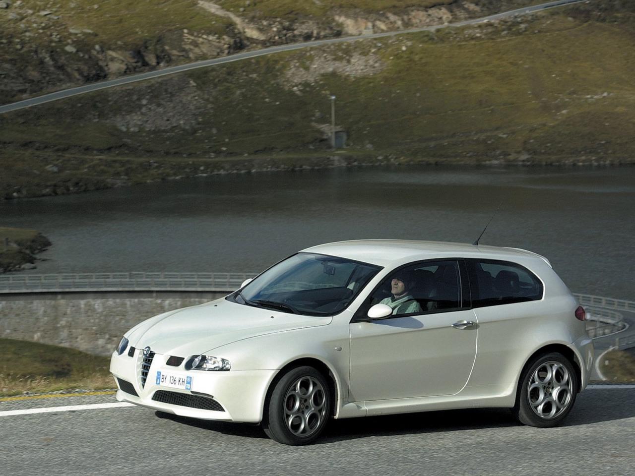 обои ALFA ROMEO 147 G ОКОЛО ОЗЕРА фото