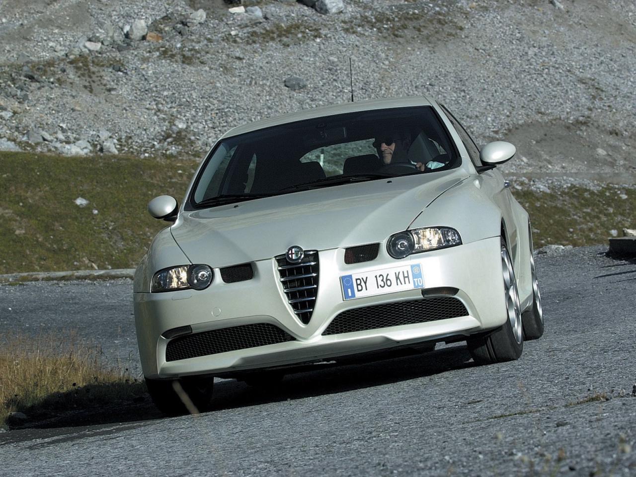 обои ALFA ROMEO 147 G ПО ТРАВЕ фото