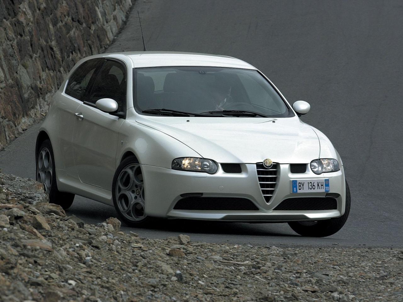 обои ALFA ROMEO 147 GT БЕЛОЕ ОБЛАКО фото