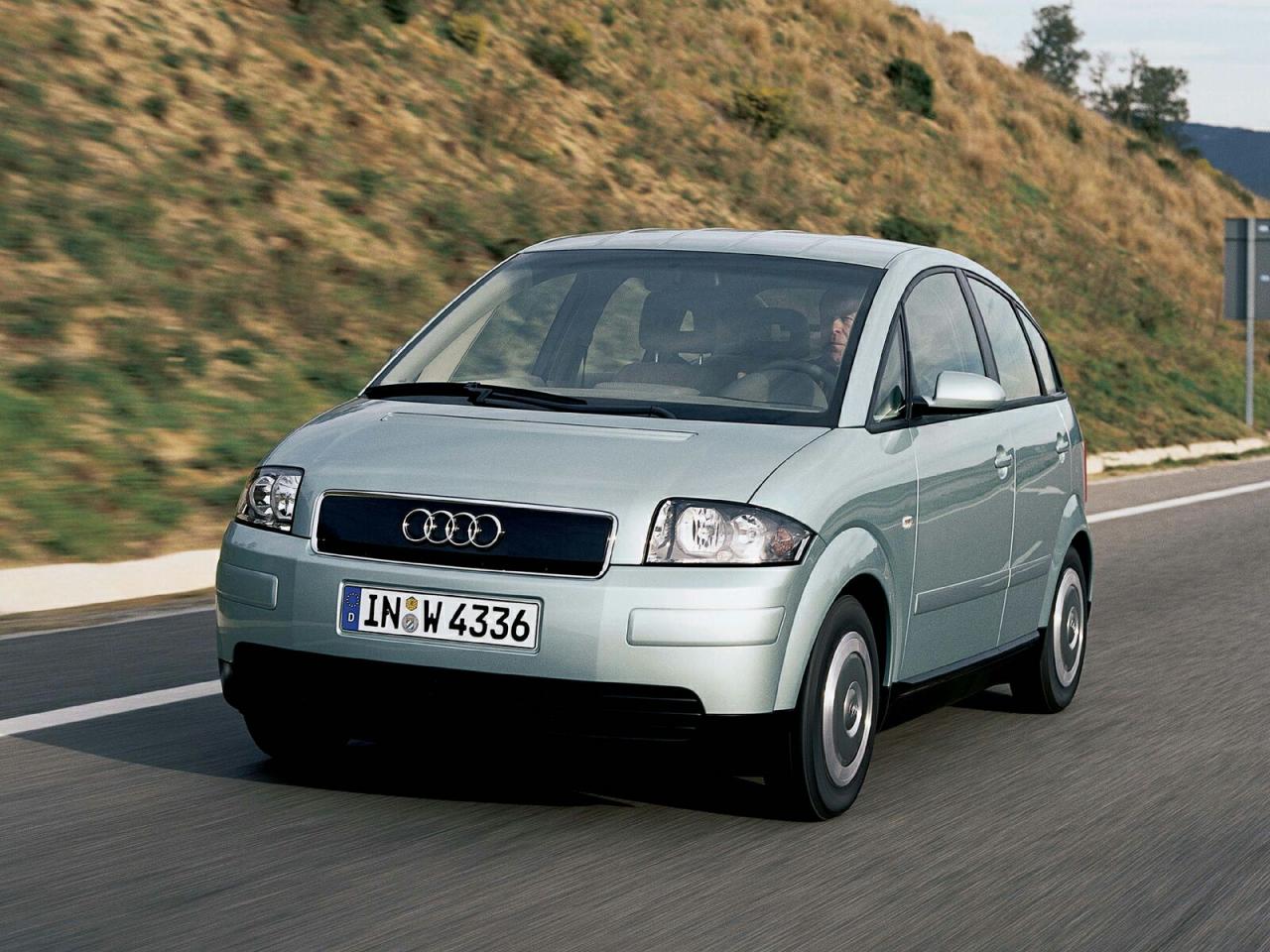 обои AUDI A2 В ПОЛЕ фото