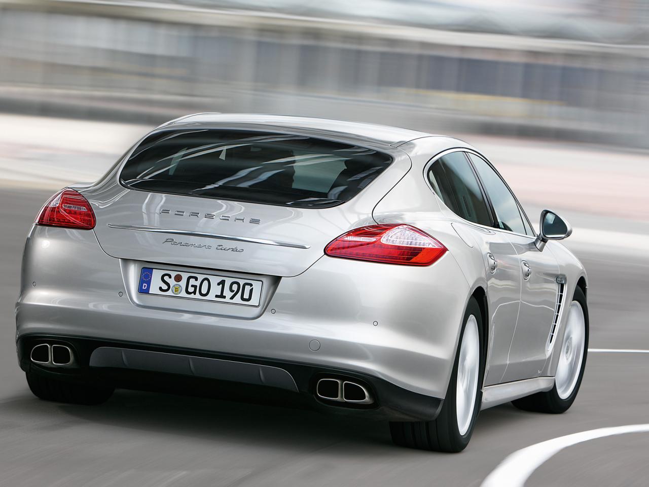 обои Вид на корму porsche-panamera-turbo-02 фото