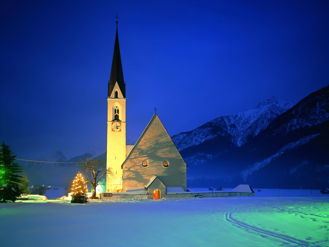 обои Церковь в горах фото