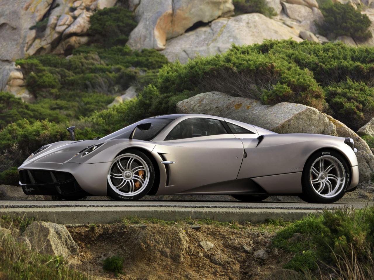 обои Pagani Huayra 2011 сбоку фото