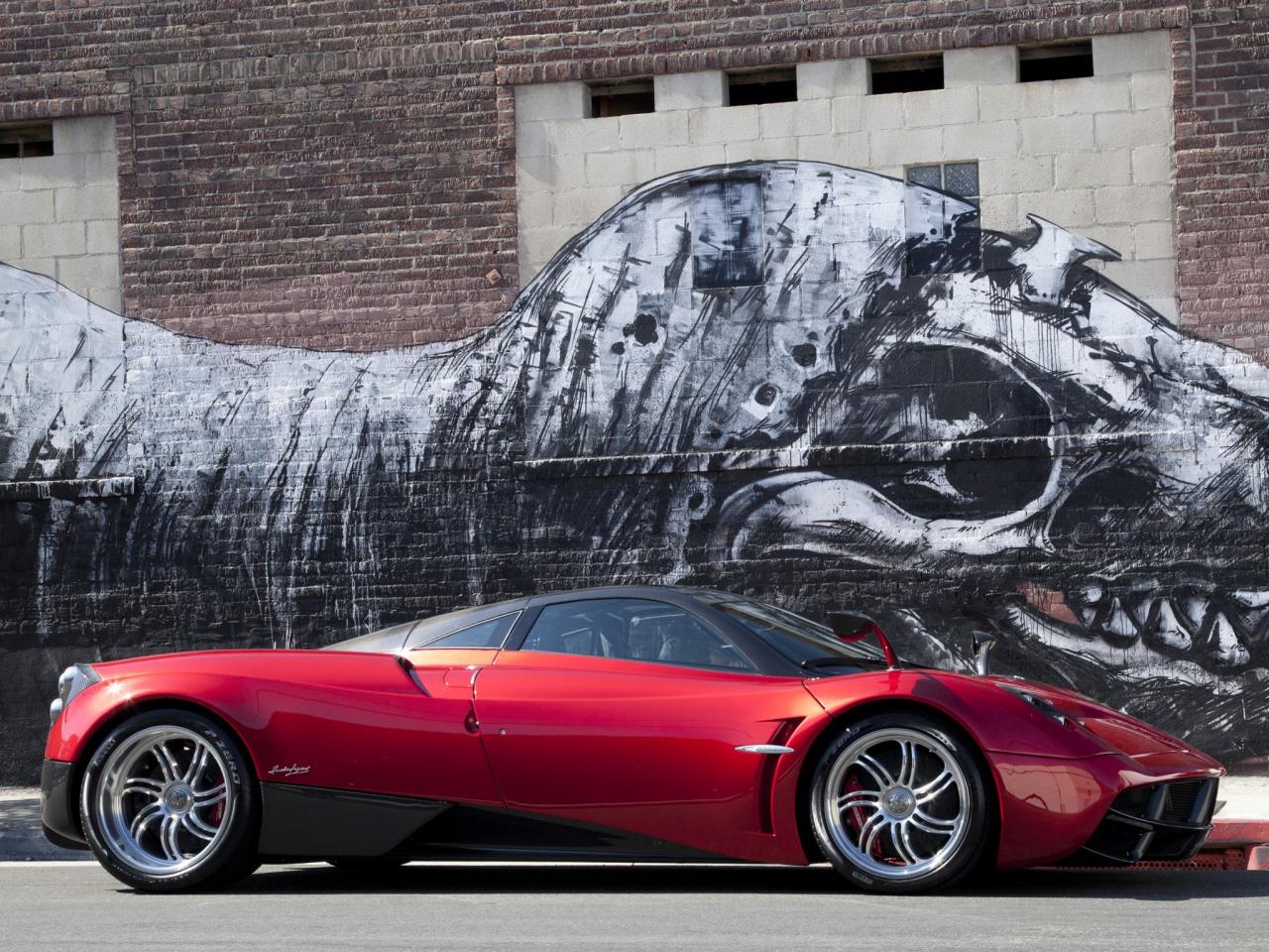 обои Pagani Huayra 2011 стена фото