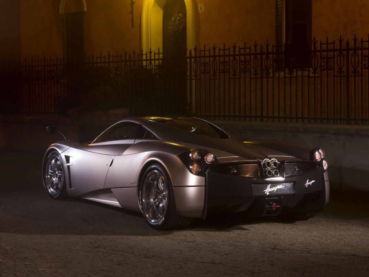 обои Pagani Huayra 2011 темнота фото