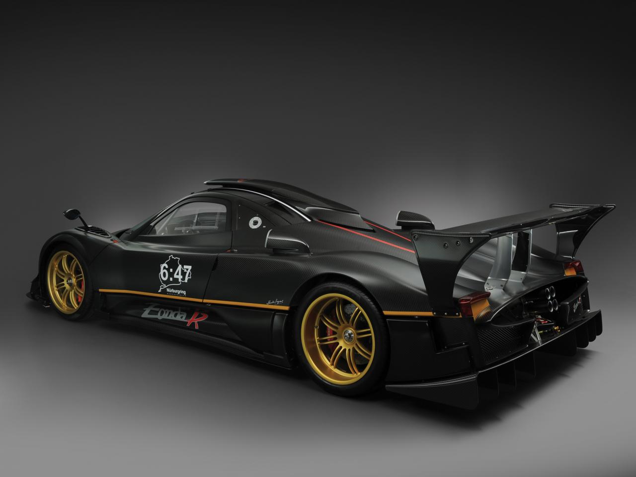 обои Pagani Zonda R 2010 бок фото