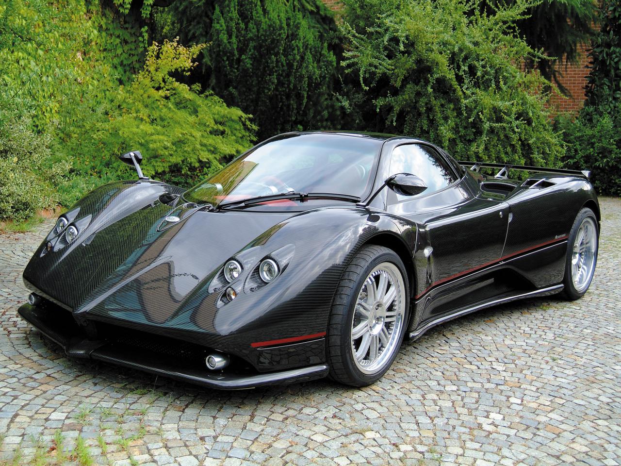 обои Pagani Zonda F 2005 черная боком фото