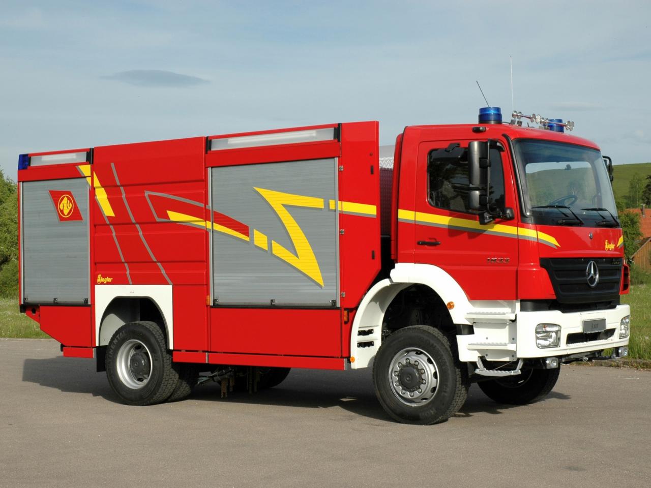 обои Mercedes-Benz Axor 1833 Firetruck by Ziegler бок фото