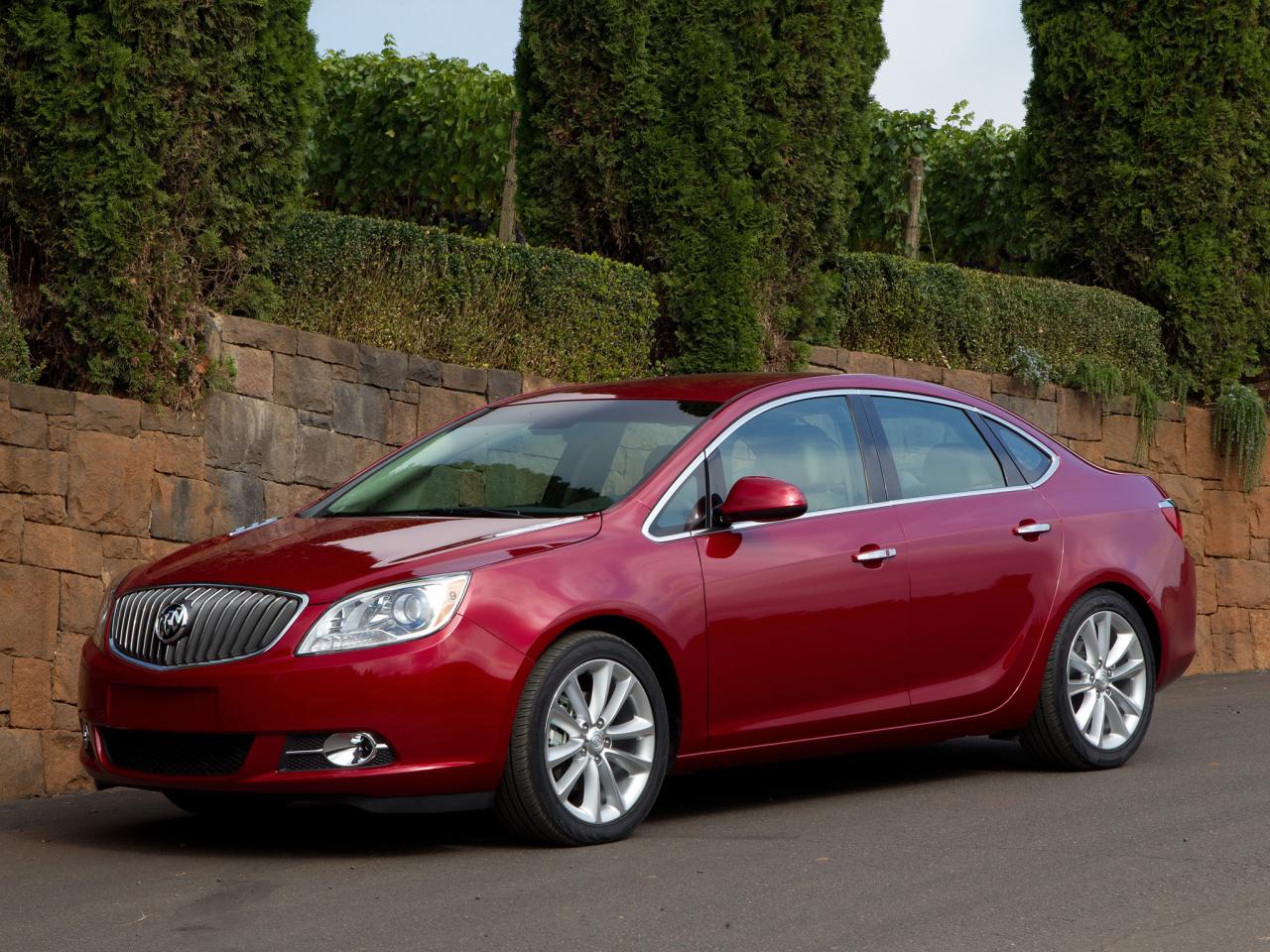 обои Buick Verano 2011 спуск фото