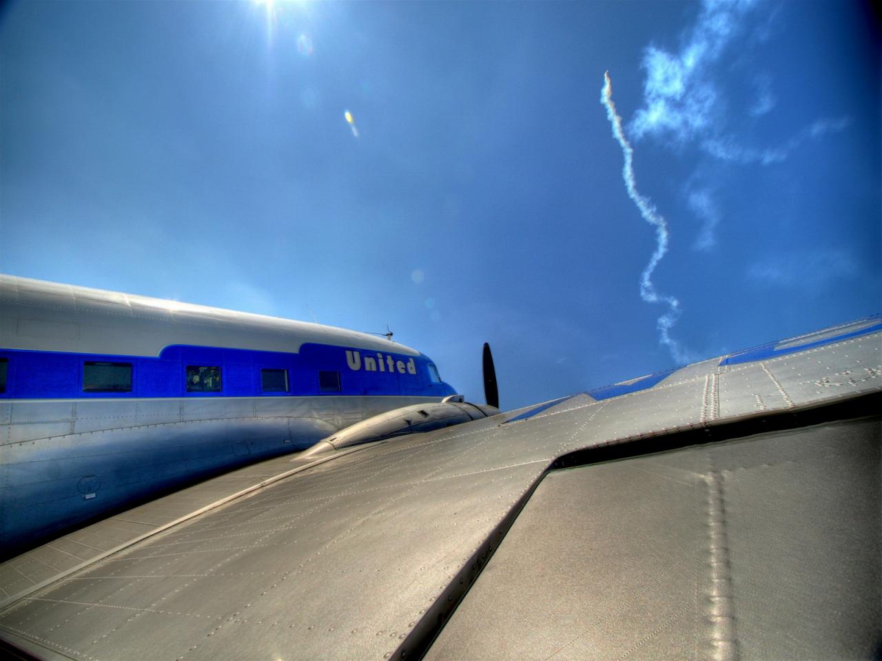 обои Крыло самолета Douglas DC-3 фото