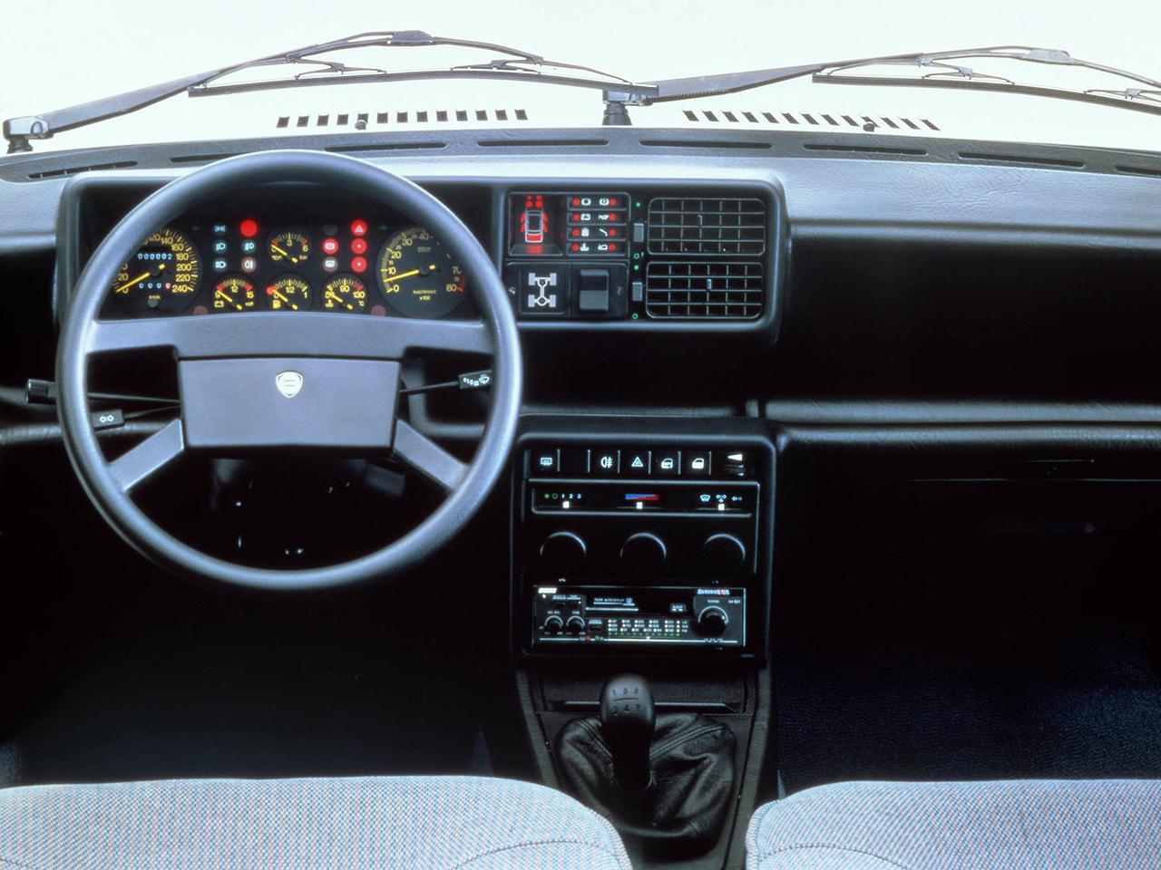 обои Lancia Prisma 4WD (831) 1986 руль фото