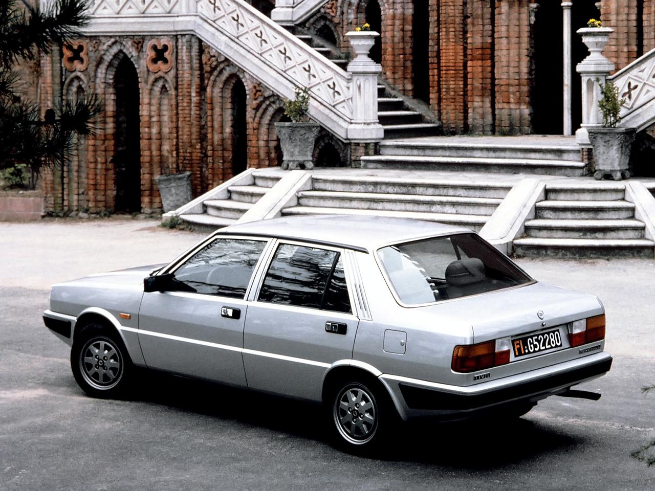 обои Lancia Prisma (831) 1982 боком фото