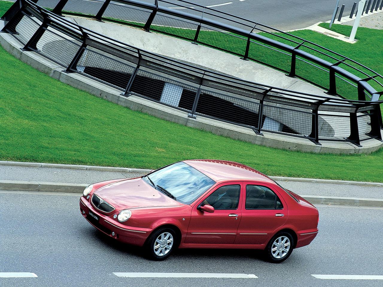 обои Lancia Lybra 1999 дорога фото