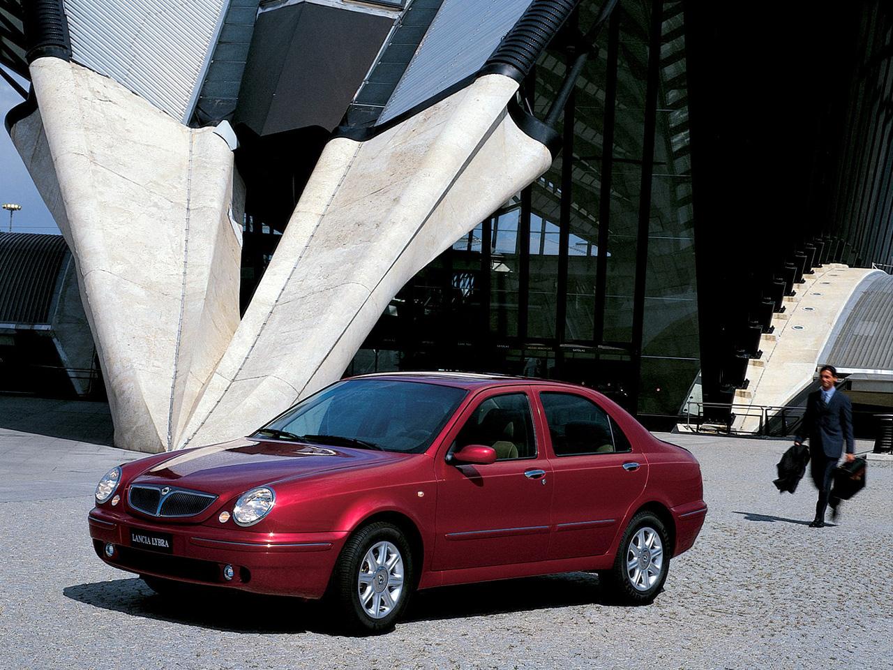 обои Lancia Lybra 1999 красная фото