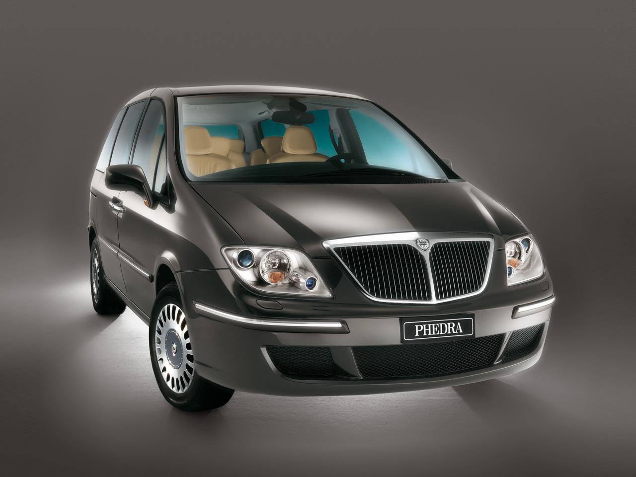 обои Lancia Phedra 2002 спереди фото